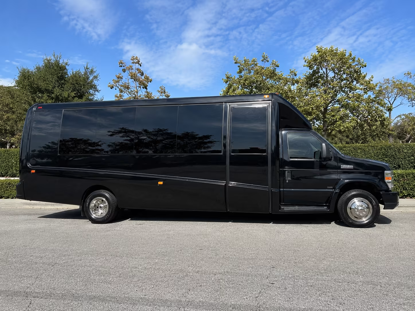 bus rentals for bands and performers traveling through fort smith